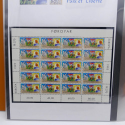 Collection feuillets de timbres Europa 1960-1999 en 13 albums.