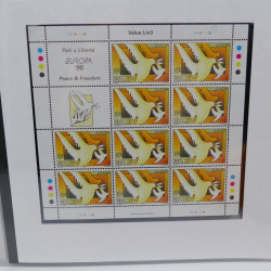 Collection feuillets de timbres Europa 1960-1999 en 13 albums.