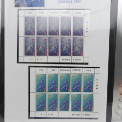 Collection feuillets de timbres Europa 1960-1999 en 13 albums.