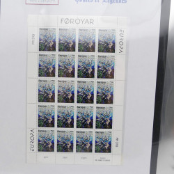 Collection feuillets de timbres Europa 1960-1999 en 13 albums.