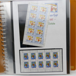 Collection feuillets de timbres Europa 1960-1999 en 13 albums.