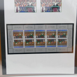 Collection feuillets de timbres Europa 1960-1999 en 13 albums.