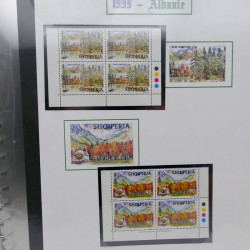 Collection feuillets de timbres Europa 1960-1999 en 13 albums.