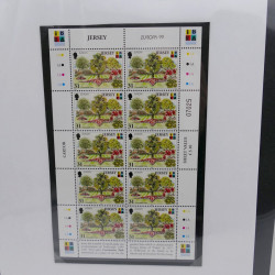 Collection feuillets de timbres Europa 1960-1999 en 13 albums.