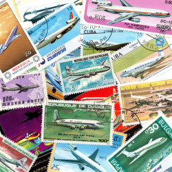 Avions DC 15 timbres thématiques tous différents.