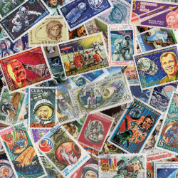 Cosmonautes timbres thématiques tous différents.
