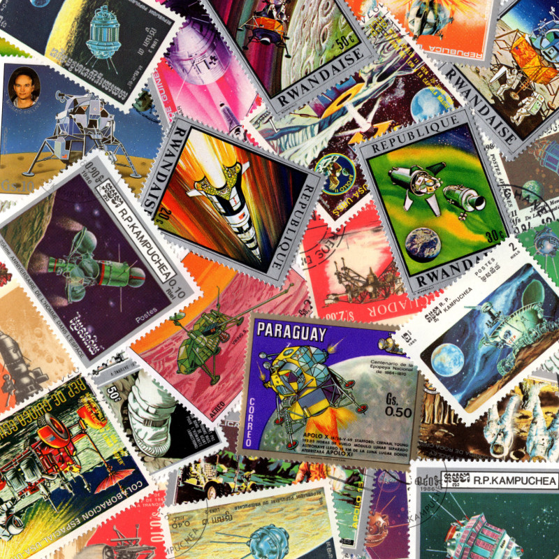 La Lune 25 timbres thématiques tous différents.