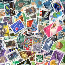 Planète Terre 50 timbres thématiques tous différents.