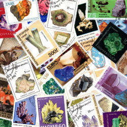 Minéraux timbres thématiques tous différents.
