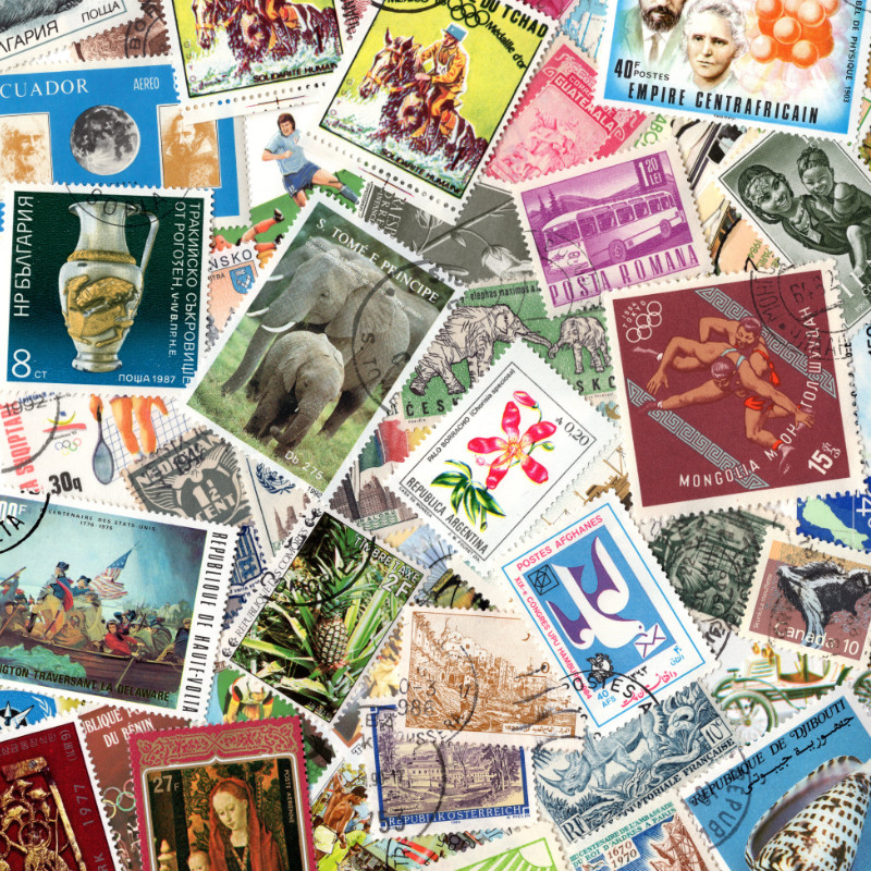 Timbres de collection de pays différents.