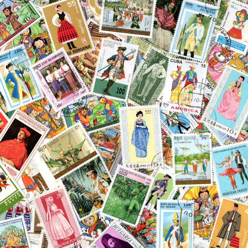 Costumes timbres thématiques tous différents.