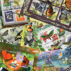 Papillons 25 blocs-feuillets de timbres thématiques.