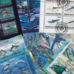 Dauphins 10 blocs-feuillets de timbres thématiques.