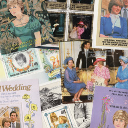 Lady Diana 15 blocs-feuillets de timbres thématiques.