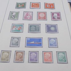 Collection timbres d'Allemagne RFA 1956-1977 neuf** en 2 albums Safe.