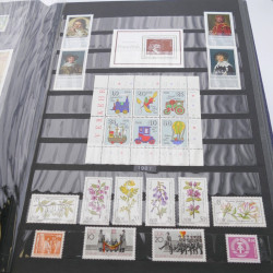 Collection timbres d'Allemagne de l'Est 1977-1989 neuf** en 2 albums.