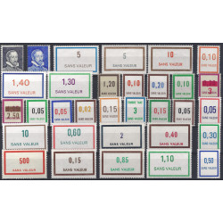 Sélection de 32 timbres fictifs de France neufs**.