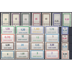 Sélection de 27 timbres fictifs de France neufs**.