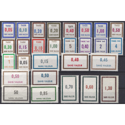 Sélection de 28 timbres fictifs de France neufs**.