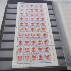 Stock de timbres de France neufs** en deux albums.