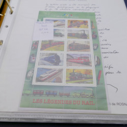 Lot de carnets, feuillets de timbres de France 1968-2005 neufs** en un album.
