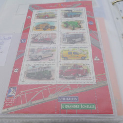 Lot de carnets, feuillets de timbres de France 1968-2005 neufs** en un album.