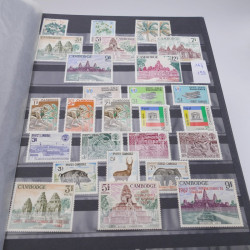 Lot de timbres de Cambodge 1965-2001 neufs et oblitérés en album.