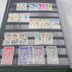 Lot de timbres de Cambodge 1965-2001 neufs et oblitérés en album.