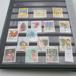 Lot de timbres de Cambodge 1965-2001 neufs et oblitérés en album.