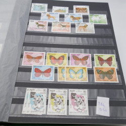 Lot de timbres de Cambodge 1965-2001 neufs et oblitérés en album.