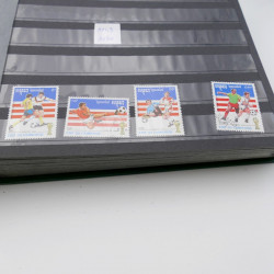 Lot de timbres de Cambodge 1965-2001 neufs et oblitérés en album.