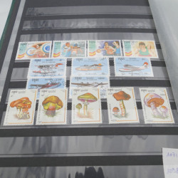 Lot de timbres de Cambodge 1965-2001 neufs et oblitérés en album.