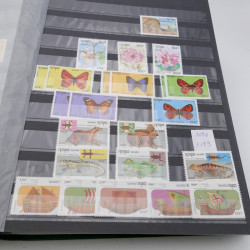 Lot de timbres de Cambodge 1965-2001 neufs et oblitérés en album.