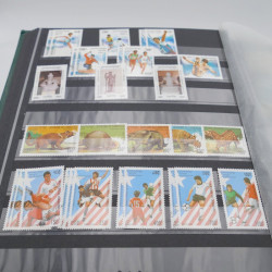Lot de timbres de Cambodge 1965-2001 neufs et oblitérés en album.