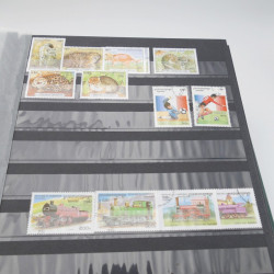 Lot de timbres de Cambodge 1965-2001 neufs et oblitérés en album.