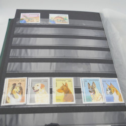 Lot de timbres de Cambodge 1965-2001 neufs et oblitérés en album.
