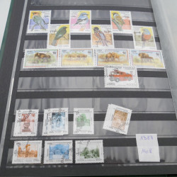 Lot de timbres de Cambodge 1965-2001 neufs et oblitérés en album.