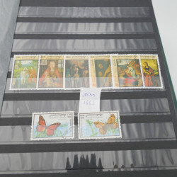 Lot de timbres de Cambodge 1965-2001 neufs et oblitérés en album.