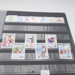 Lot de timbres de Cambodge 1965-2001 neufs et oblitérés en album.