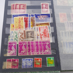 Lot de timbres de Vietnam neufs et oblitérés en 7 albums.