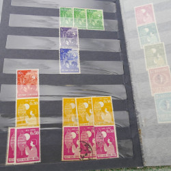 Lot de timbres de Vietnam neufs et oblitérés en 7 albums.