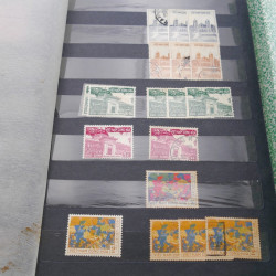Lot de timbres de Vietnam neufs et oblitérés en 7 albums.
