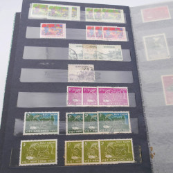 Lot de timbres de Vietnam neufs et oblitérés en 7 albums.