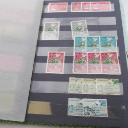 Lot de timbres de Vietnam neufs et oblitérés en 7 albums.