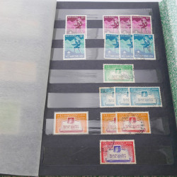 Lot de timbres de Vietnam neufs et oblitérés en 7 albums.