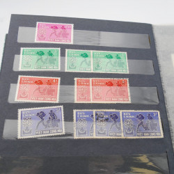 Lot de timbres de Vietnam neufs et oblitérés en 7 albums.