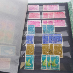 Lot de timbres de Vietnam neufs et oblitérés en 7 albums.