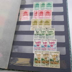 Lot de timbres de Vietnam neufs et oblitérés en 7 albums.