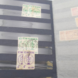 Lot de timbres de Vietnam neufs et oblitérés en 7 albums.