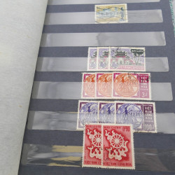 Lot de timbres de Vietnam neufs et oblitérés en 7 albums.